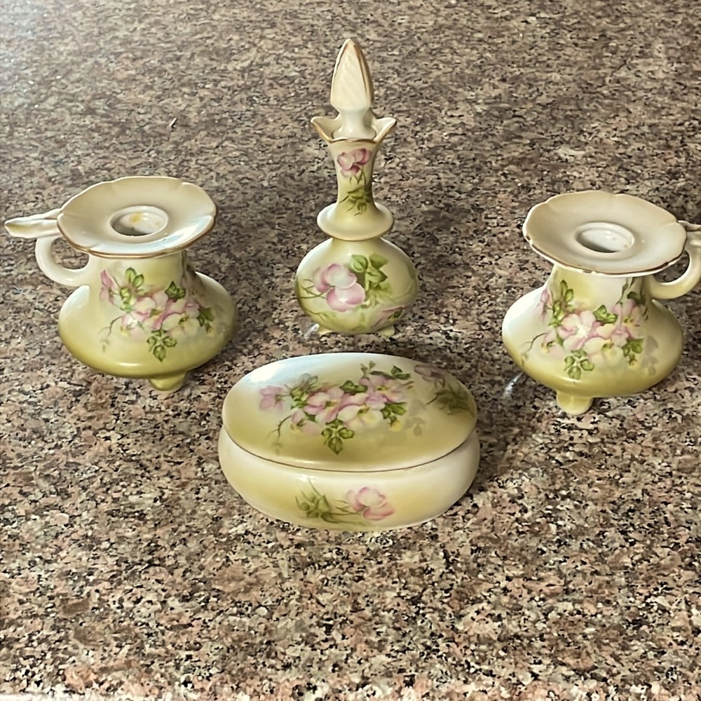 VTG - Apple Blossom Dresser Set